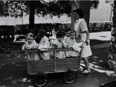 Foto di Gianni Berengo Gardin del 1969 tratta da Olivetti Pozzuoli