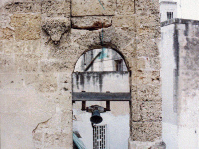 Dettaglio del campanile della chiesa ora inglobata nel palazzo Bianchi Dottula
