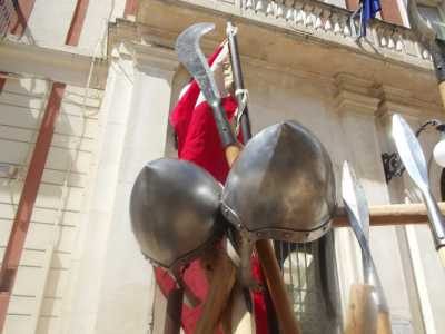 Gli elmi storici indossati negli eventi della Compagnia Stratos 