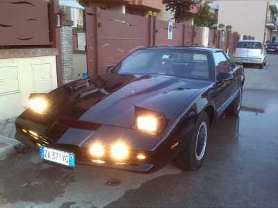 Kitt con tutte le luci frontali in funzione