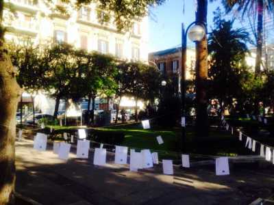 Piazza Umberto riempita di poesie