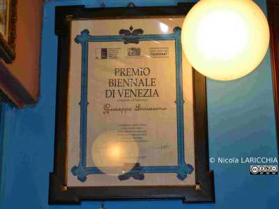 Il riconoscimento della Biennale di Venezia, ricevuto nel 1997