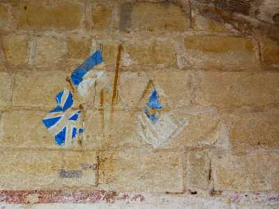 Bandiere disegnate dai prigionieri all'interno del capannone dormitorio dell' ex campo di prigionia e poi campo profughi di Altamura