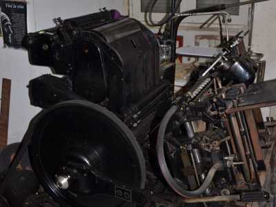 La pedalina, macchina azionata con pedale con successiva aggiunta di motore degli anni 20