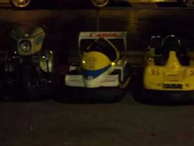 Le macchinine parcheggiate in piazzetta