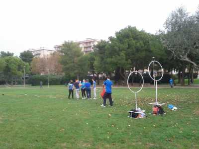I giocatori in divisa azzurra nella fase di riscaldamento