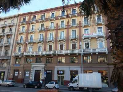 Corso Vittorio Emanuele, 30: dove oggi si snoda la movida barese un tempo c'era un bordello