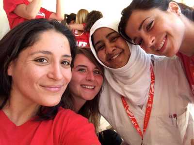A Khartoum c'era anche la 34enne Maria Luigia Spada (la prima a sinistra), che nel centro ha svolto la sua specializzazione in anestesia 