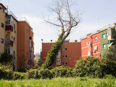 Uno degli ingressi del Villaggio Trieste a Bari in corrispondenza della Fiera del levante
