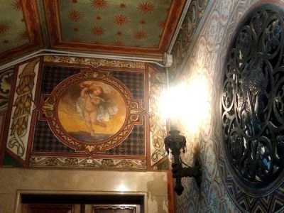 L'interno di Palazzo Ingami Scalvini, decorato dai fratelli veneziani Mario e Guido Prayer