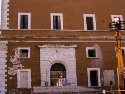 Il campo profughi istituito nell'ex convento di Santa Chiara, poi divenuto Casa del profugo, sul lungomare barese