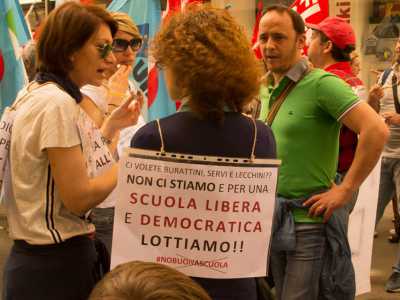 Bari, sciopero generale della scuola: le foto