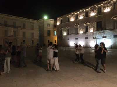 Trani invasa dalla mazurka francese
