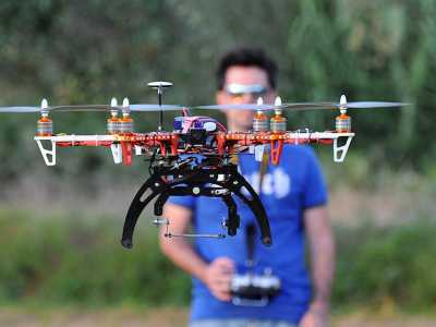 Un drone in fase di decollo
