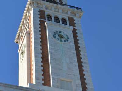 La torre del palazzo della Provincia di Bari