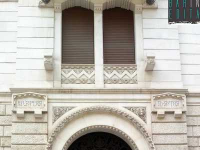 Il palazzo Ingami Scalvini si contraddistingue per le incisioni in latino sulla facciata. Qui � visibile Per aspera ad astra