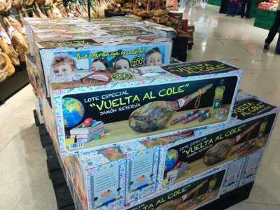 Il kit per la vuelta al cole, cio� il ritorno a scuola: composto essenzialmente da salumi tipici del posto, viene portato dagli studenti in aula ogni volta che tornano sui banchi dalle vacanze