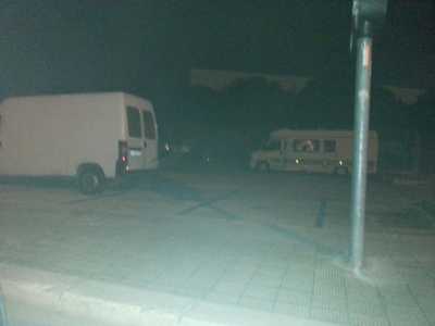 I rom nel parcheggio dello Stadio della Vittoria: il loro camper e furgone