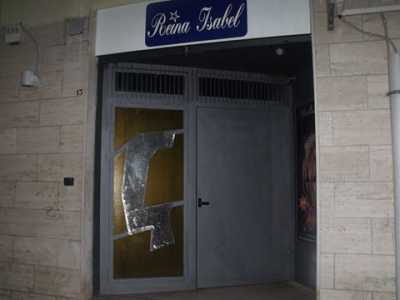 Ingresso del Reina Isabel Sexy Bar
