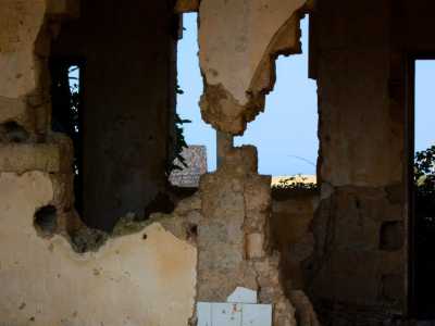 Resti dell'edificio di comando della ex base missilistica in localit� Ceraso nell'Alta Murgia