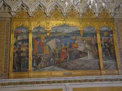 Una tela presente nella sala di ispirazione veneziana-medievale che rappresenta la Vidua Vidua