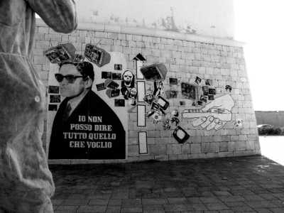 Opera di poster art che i dott.Porka hanno realizzato nel 2007, all'interno della zona sotto sequestro di Torre Quetta