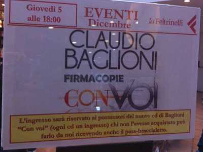 5 dicembre 2013, Claudio Baglioni alla Feltrinelli di Bari per presentare il suo sedicesimo album: ConVoi