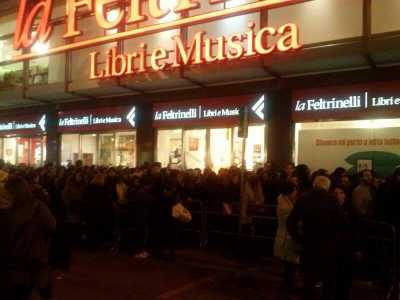 Centinaia di donne (e non solo) in fila per Baglioni
