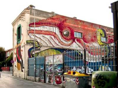 Murales di Pin in via Celso Ulpiani a Bari: l'opera � stata realizzata nel 2011 all'interno del Festival Hacktion