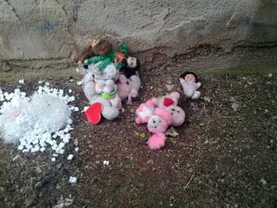Campo rom del canalone: i rifiuti sono ancora l�