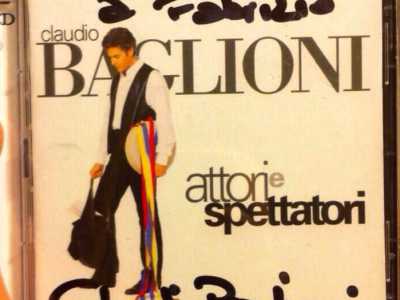Durante un Firmacopie, Claudio Baglioni scrive una dedica sul cd di un grande fan: Fabrizio Limuli