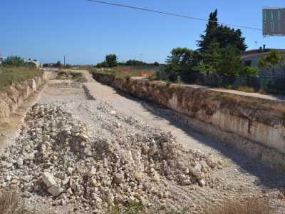 Il trincerone degli scavi per la nuova tratta ferroviaria Bari-Bitetto