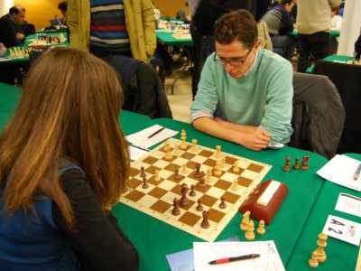 Un ragazzo e una ragazza si sfidano al Torneo Week End Citt� di Bari 2013 presso il Circolo Canottieri Barion Sporting Club Bari A.s.d.