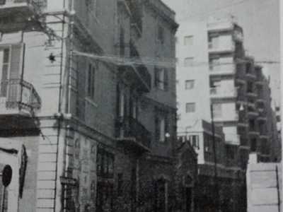 ...ma fino al 1968 al suo posto c�era una piccola chiesa eretta nel 1909 che dava il nome all�intera contrada: San Lorenzo appunto