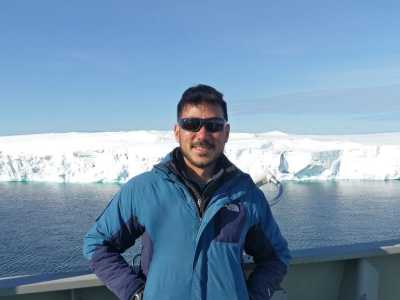 Il 28enne Giuseppe Suaria, biologo barese che ha preso parte all'"Antarctic circumnavigation expedition", missione di ricerca in Antartide dell'Istituto polare svizzero 