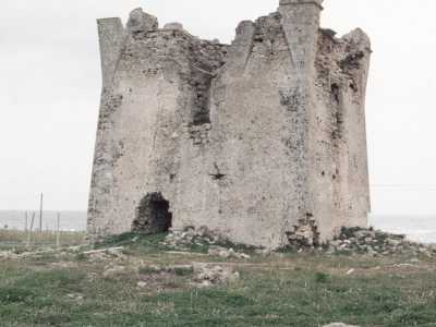 La torre Borraco prima della sua ristrutturazione, iniziata nel 1998 e conclusasi nel 2012. Il restauro � stato guidato da tre achitetti baresi: Lorenzo Netti, Gloria Valente e Vittorio Carofiglio