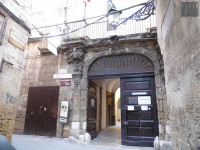 Palazzo Galeota costruito nel 1728 e attualmente sede di uffici universitari e comunali 
