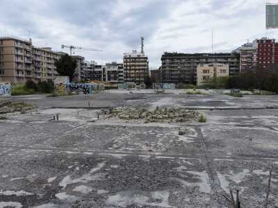 ...ci ritroviamo nell�area del Polisportivo, quello che appare oggi come un posto desolato, coperto dal cemento...