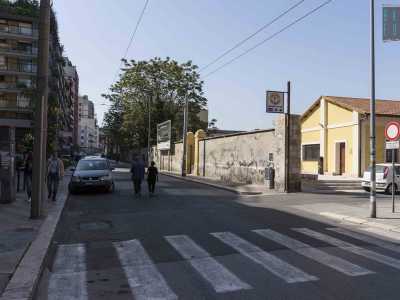 Per accedere al resto della Rossani ci siamo diretti su corso Benedetto Croce. Superato prima un immobile ristrutturato due anni fa e adibito ad Urban Center municipale...