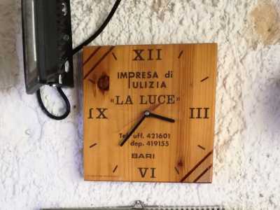 Si emoziona parlandoci di ci� che accadde il pomeriggio del 24 dicembre del 2011. �Erano le 15.35 della vigilia di Natale � ci dice mostrandoci un orologio fermo a quell�ora -. quando a certo punto sentii una presenza. Mi girai e il Ges� della Misericordia era davanti a me, in carne ed ossa�