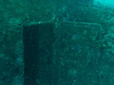 L'ingresso all'interno del natante: nei due anni successivi al naufragio nella cabina di comando strumenti e beni personali risultavano praticamente intatti