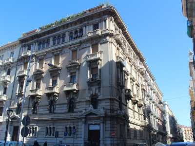 ...nel sobrio neoclassicismo accademico di Palazzo Ferreri situato tra corso Cavour e via Cardassi...