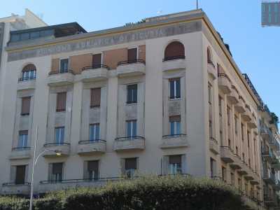 ... il Palazzo riunione adriatica di sicurt� su Corso Cavour dello stesso anno...