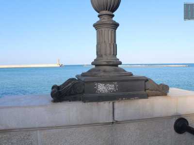 ...ecco l�unica lanterna di Bari che non presenta alcuna indicazione della ditta costruttrice