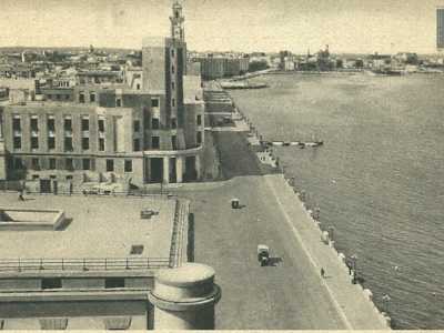 I lampioni, in ghisa nera, furono installati durante la costruzione del lungomare cittadino voluto da Araldo di Crollalanza, podest� della citt� prima e ministro del governo Fascista dopo...