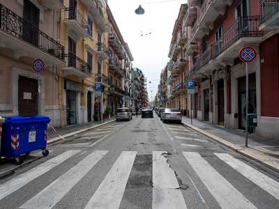 L'androne dipinto da Cambellotti � ospitato in un edificio al numero 13 di via Dalmazia, quasi ad angolo con via Giandomenico Petroni