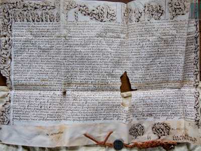 ...�Purtroppo la grafia � di difficile lettura � ammette Michele - ma tratta sicuramente di privilegi nobiliari�