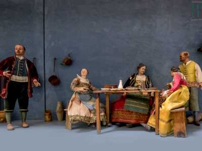 In un�apposita teca in vetro sono presenti statuette di bellissimi pastori vestiti di abiti di seta, lana e canapa, svariati animali e oggettini fatti di terracotta policroma