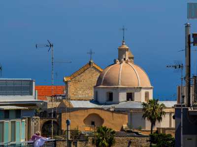 ...schernendo la pi� antica ma sicuramente pi� �bassina� San Domenico