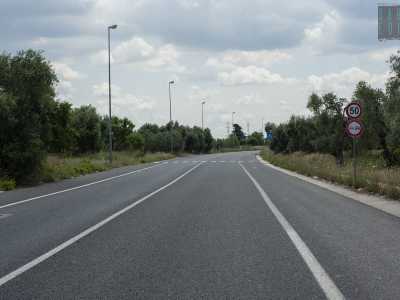 Per visitare il quartiere bisogna dirigersi verso la periferia sud di Bari, per andare a imboccare viale Trisorio-Liuzzi, il prolungamento di via Giulio Petroni, che dopo aver costeggiato Carbonara e Ceglie del Campo finisce la sua lunga corsa proprio a Loseto